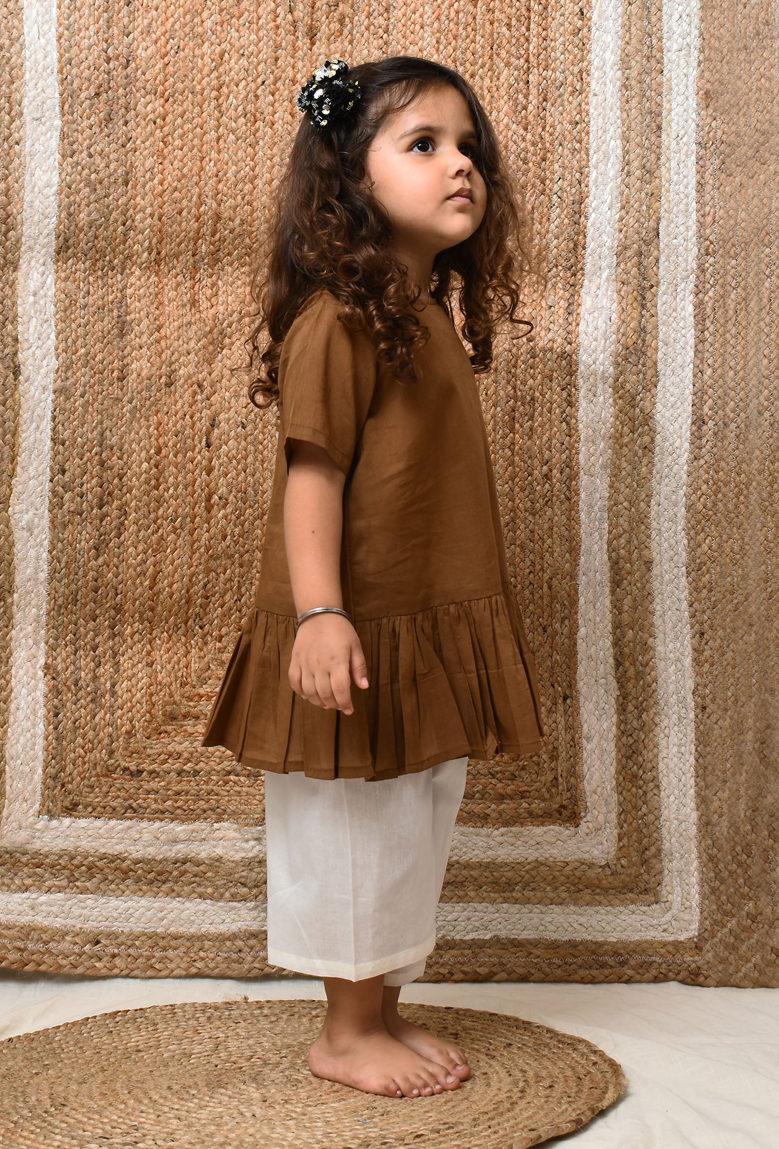 Set Of 2: Brown Mul Mul Kurta With Off-White Pants
