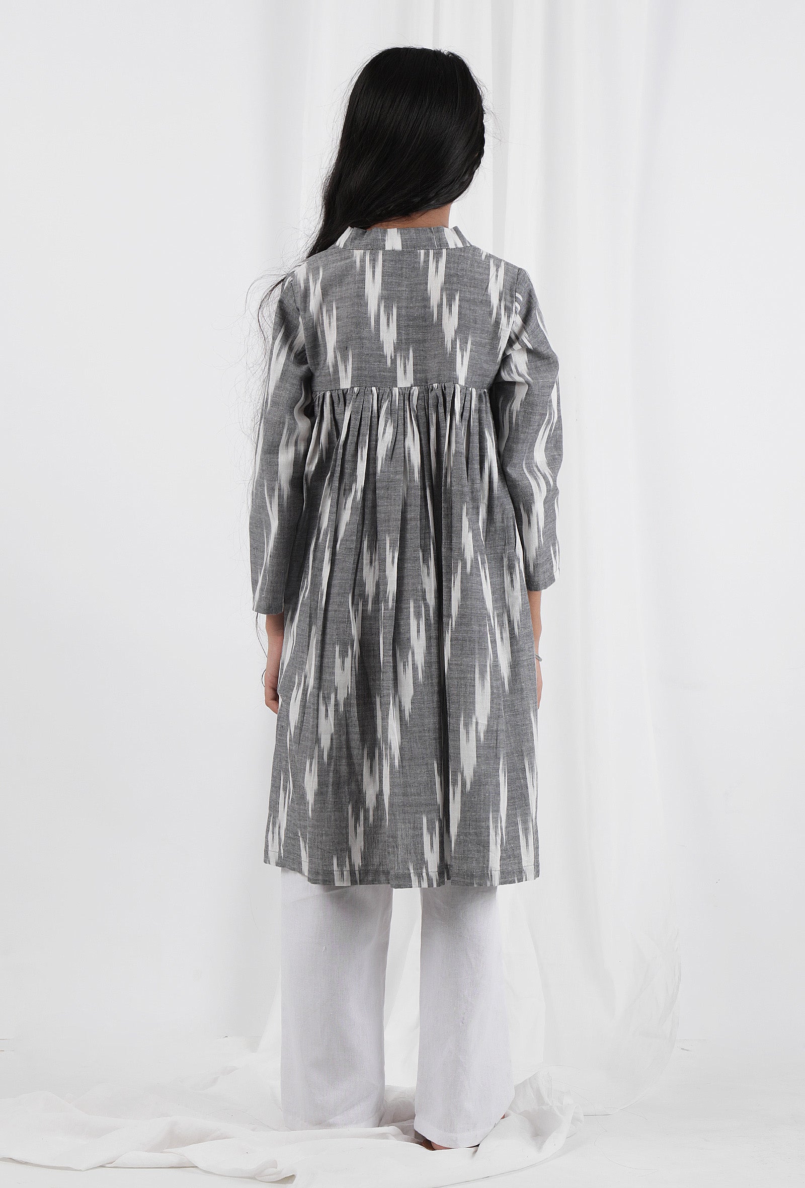 Set Of 2: Grey & White Ikat Cotton Kurta and Pants