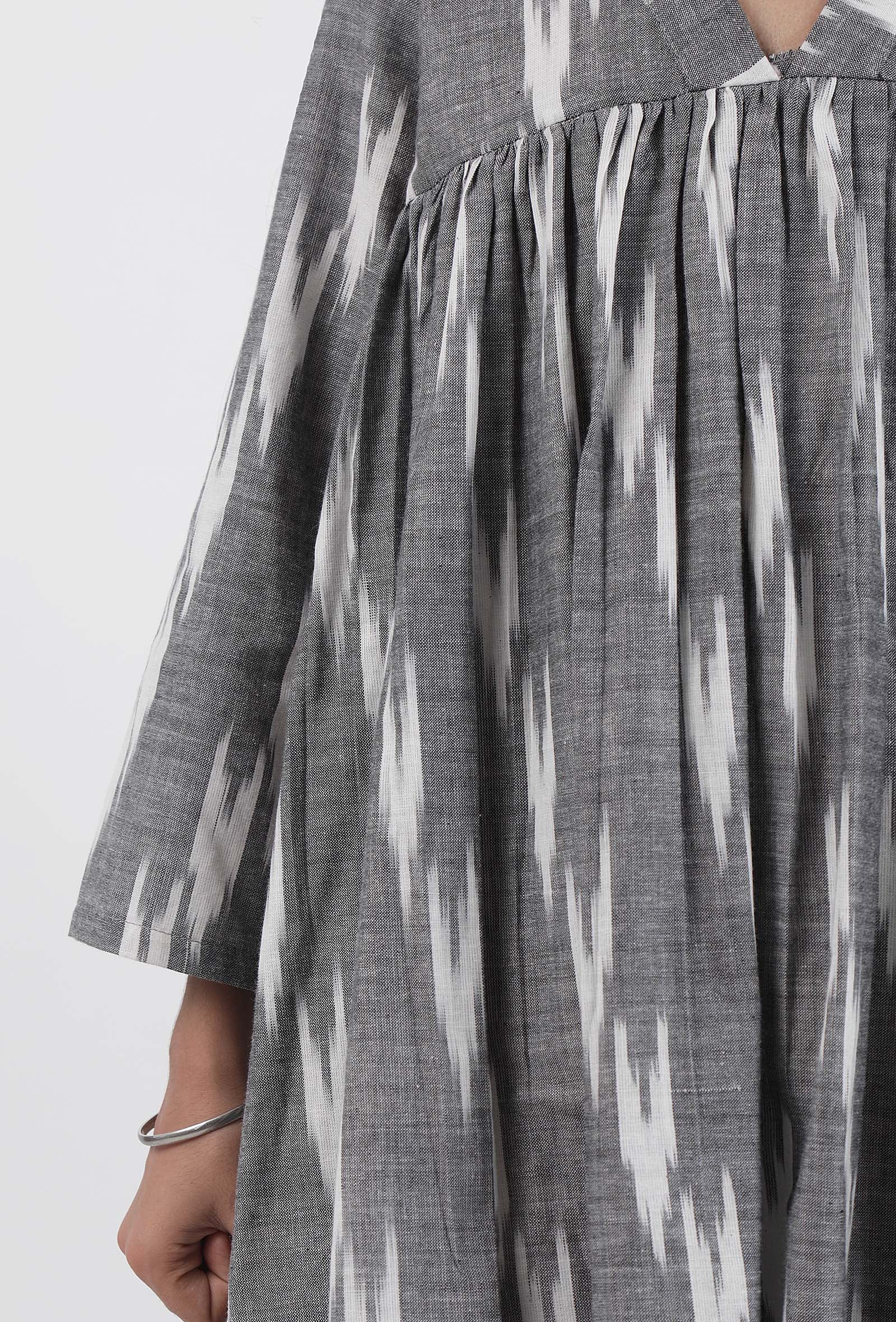 Set Of 2: Grey & White Ikat Cotton Kurta and Pants