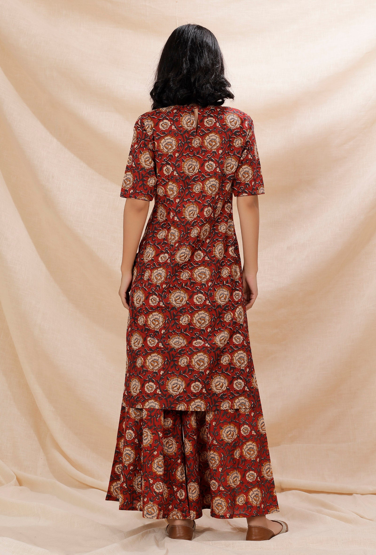 Set of 2: Rust Red Kalamkari Cotton Kurta With Flared Cotton Pants