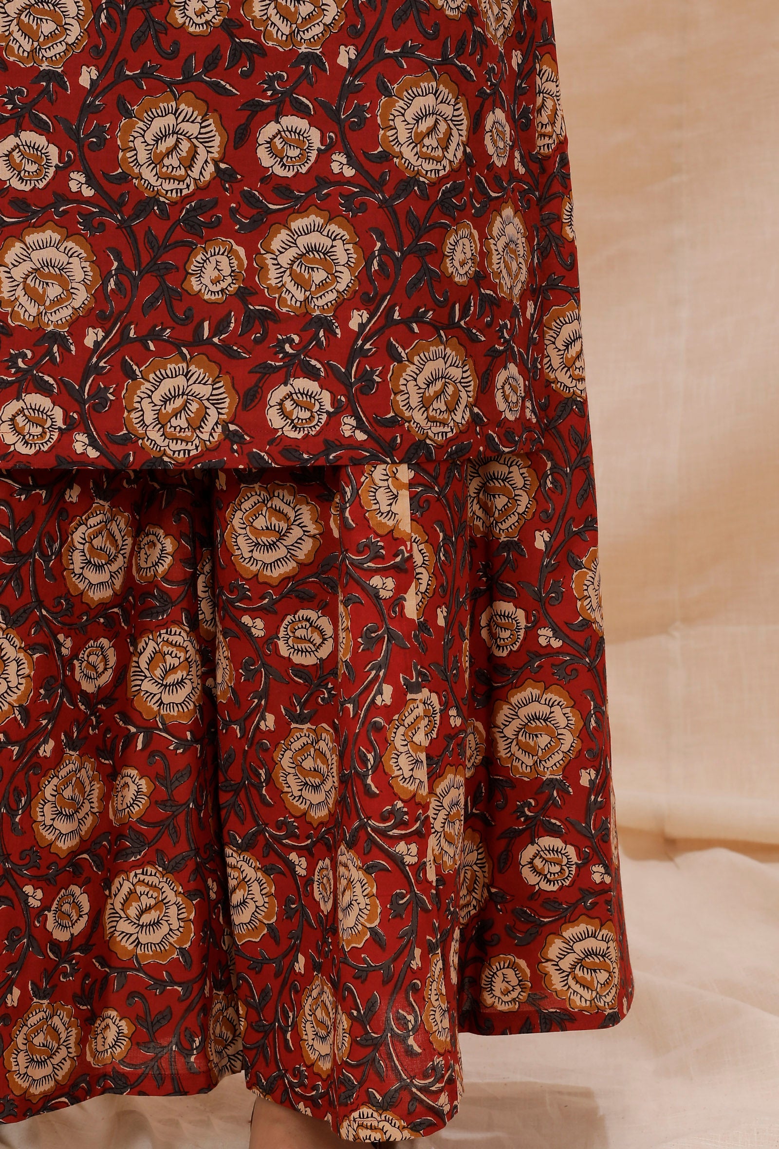 Set of 2: Rust Red Kalamkari Cotton Kurta With Flared Cotton Pants