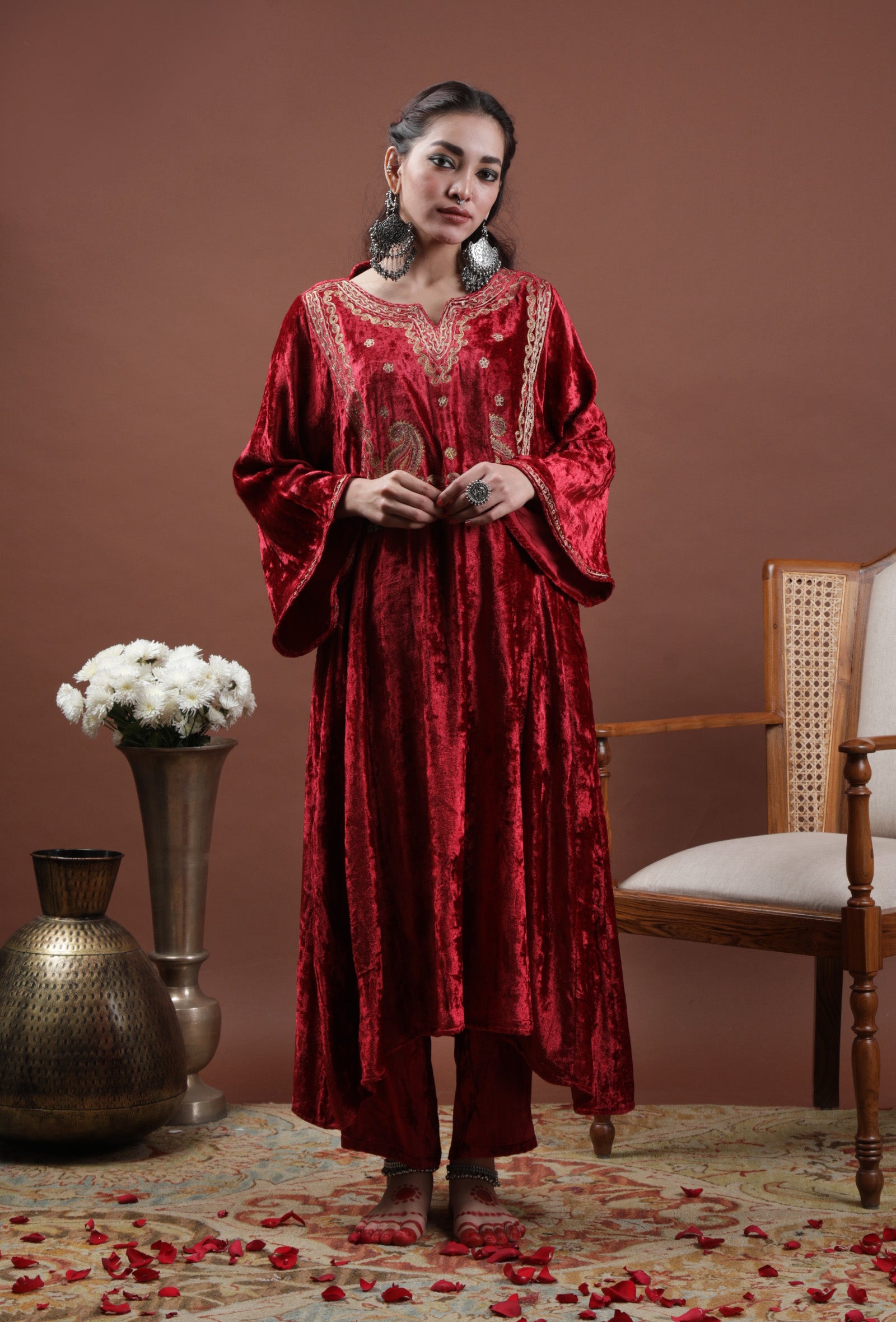 set-of-2-zareena-maroon-velvet-tilla-embroidered-phiran-kaftan-pants