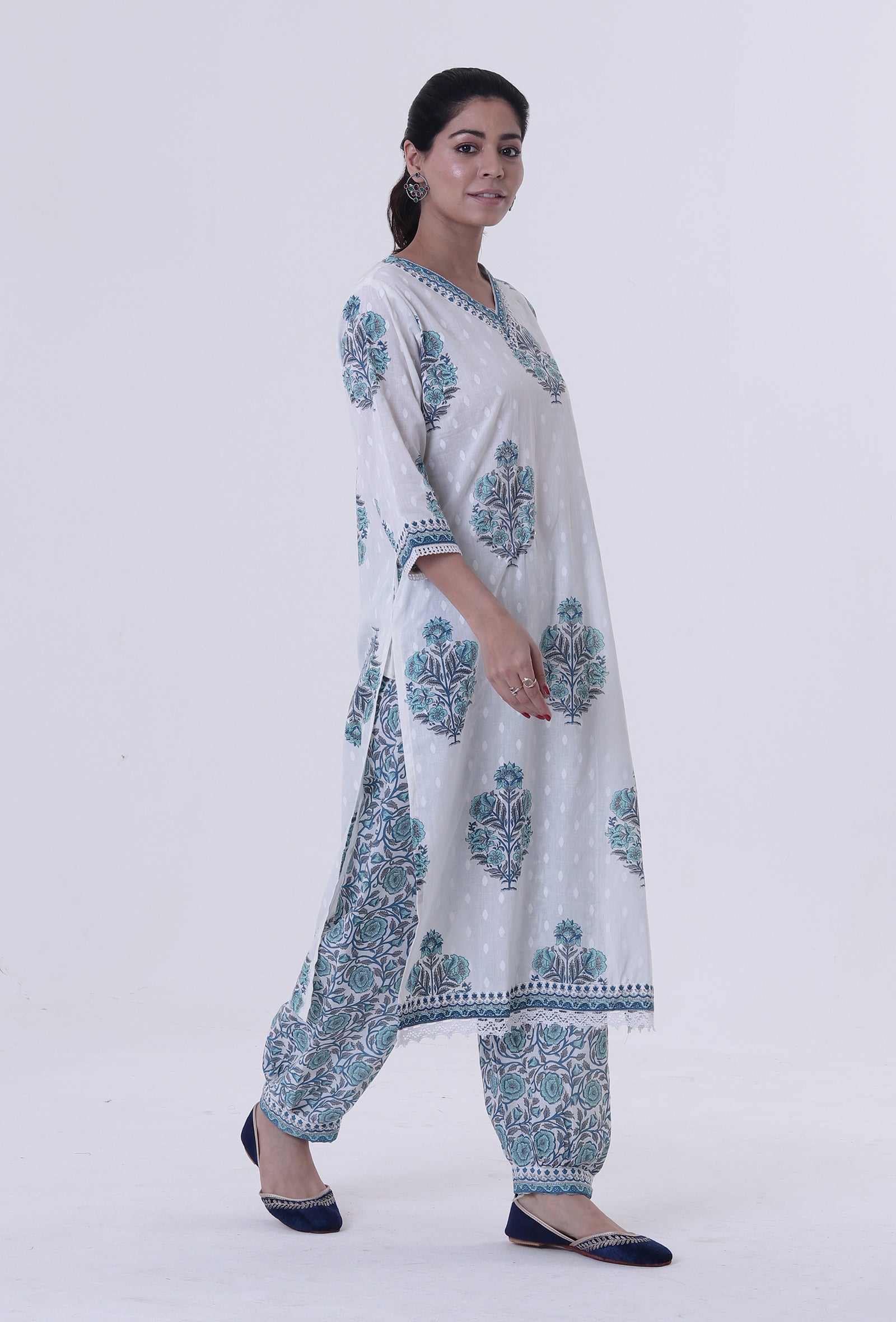 White Cotton Kurta With Blue Motif