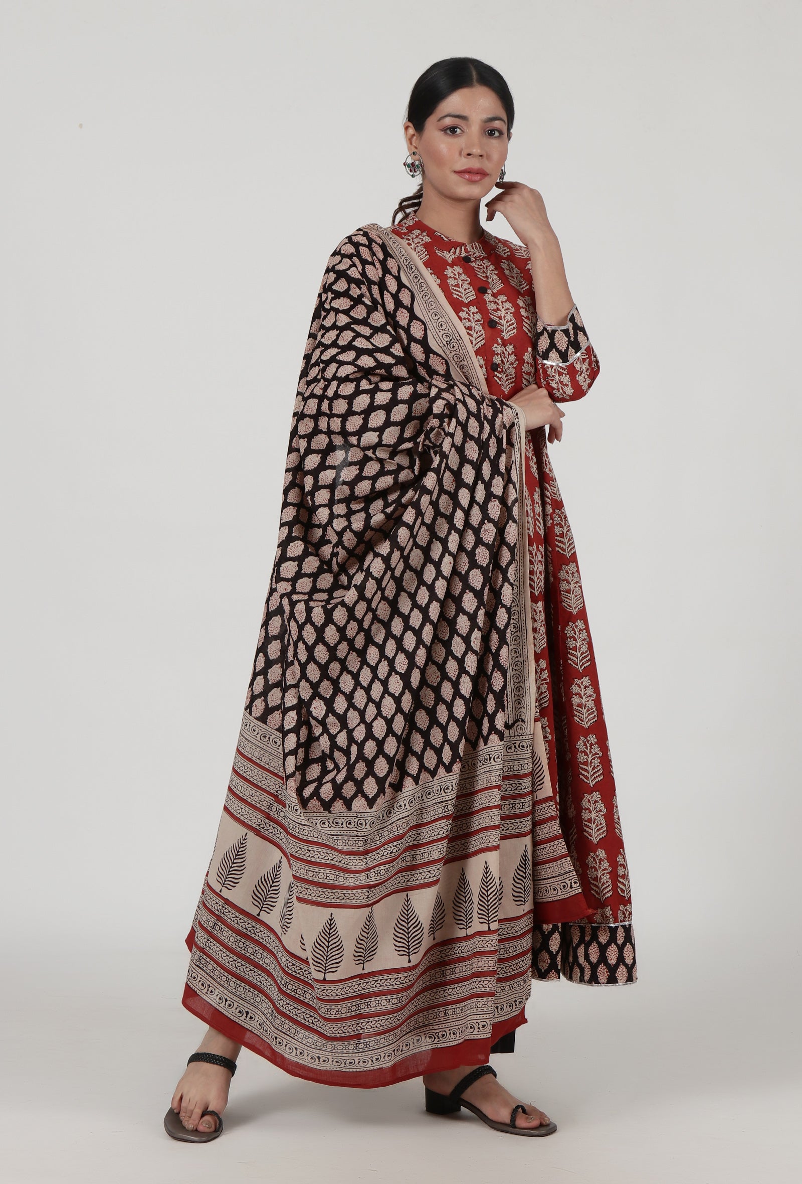 Ajrakh Printed Black Cotton Dupatta With White & Multicolor Motif