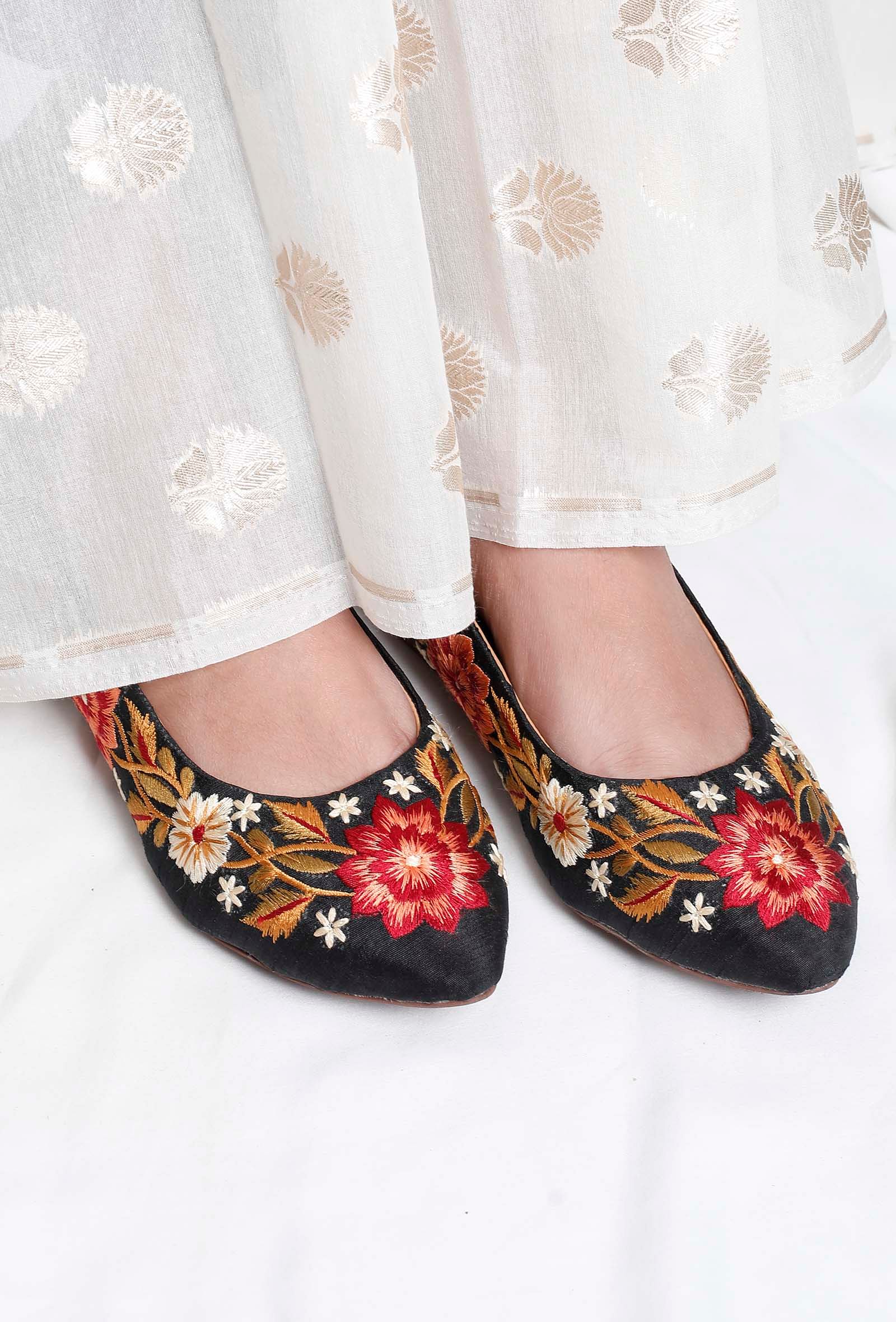 Shirim Black Fulkari Jutti