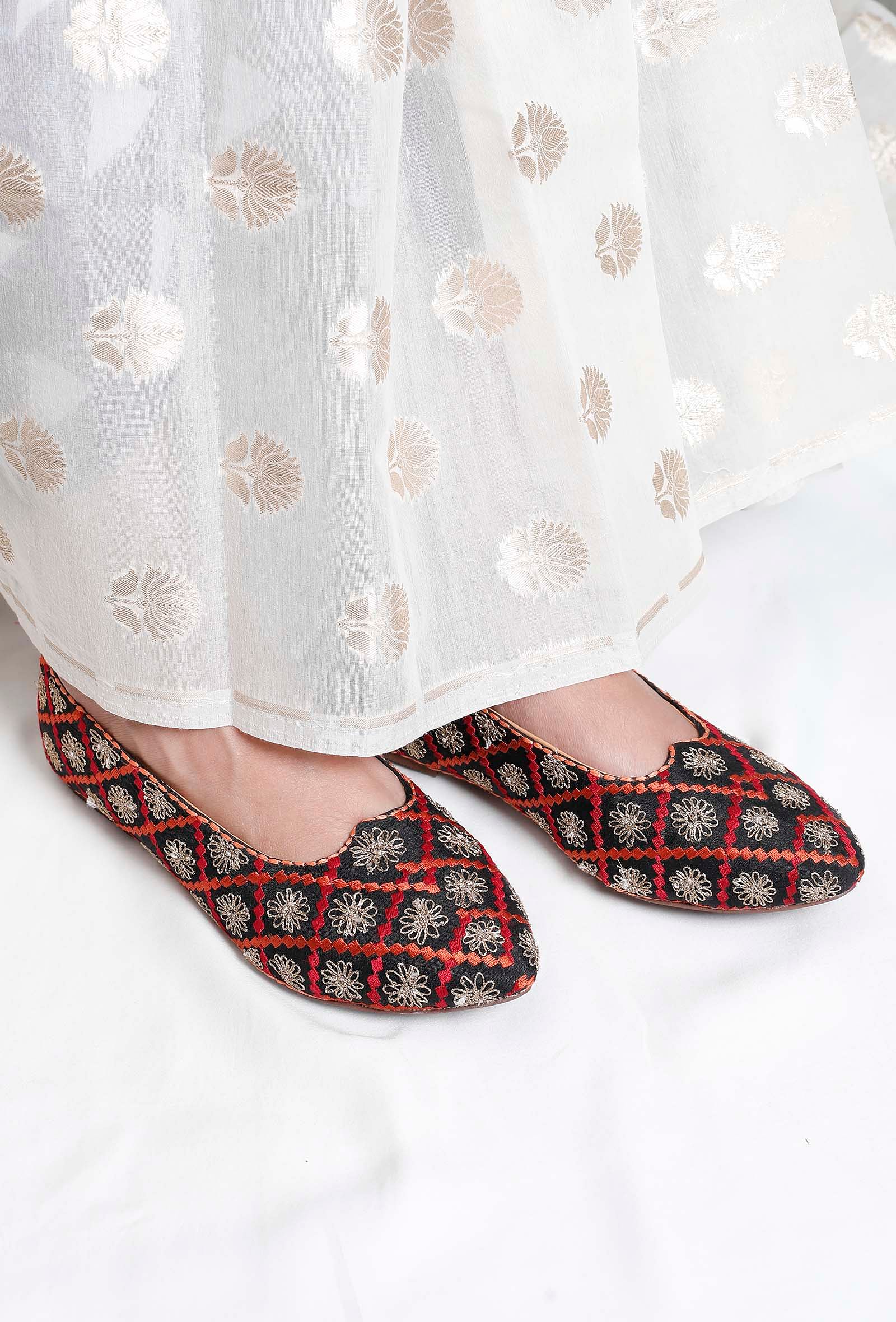 Falak Black Fulkari Jutti