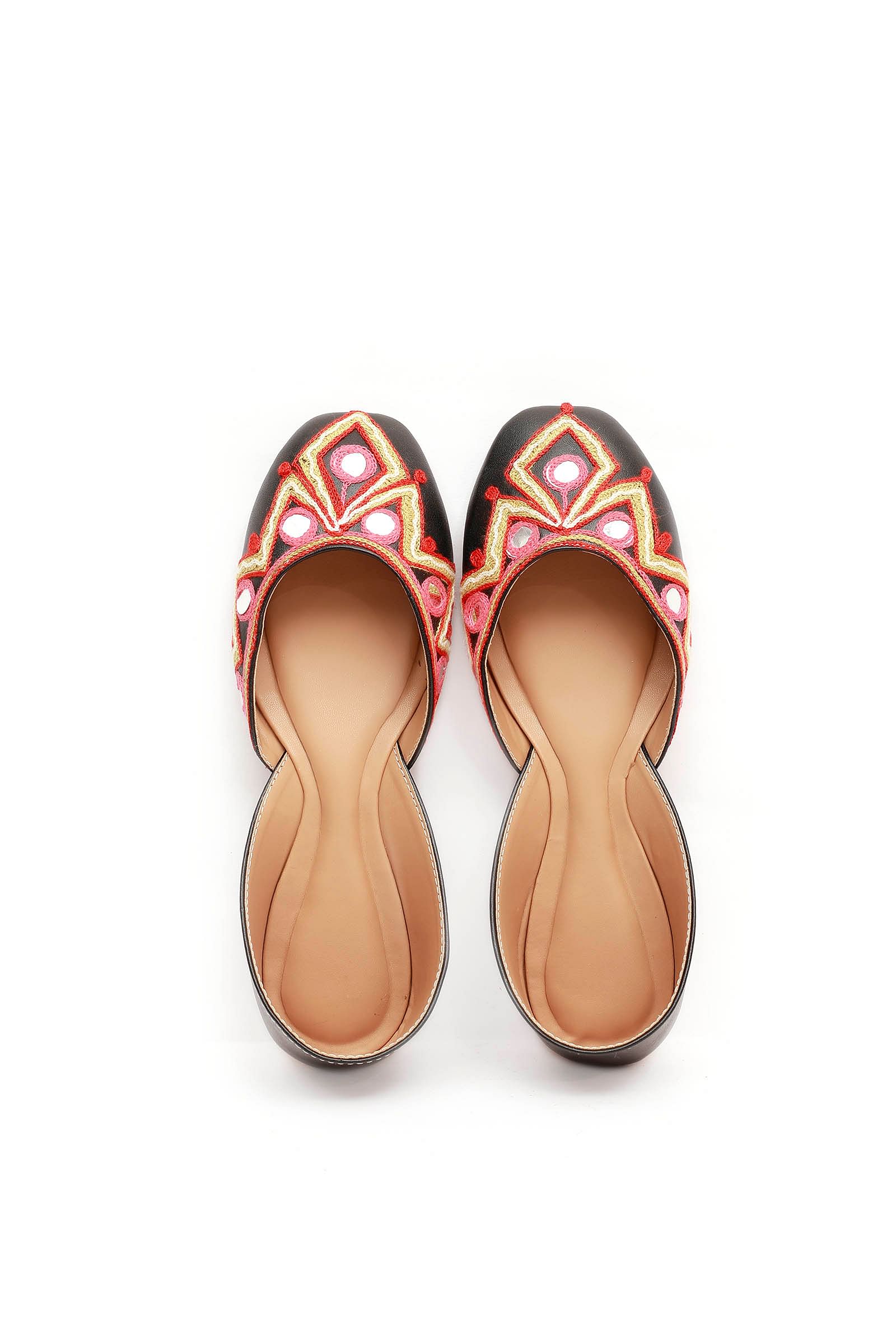 Red & Pink Kutch Juttis