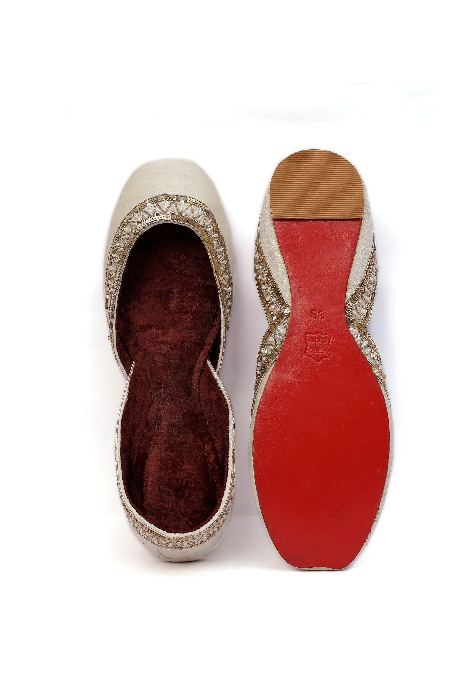 Shagufta White Silk Embroidered Velvet Juttis
