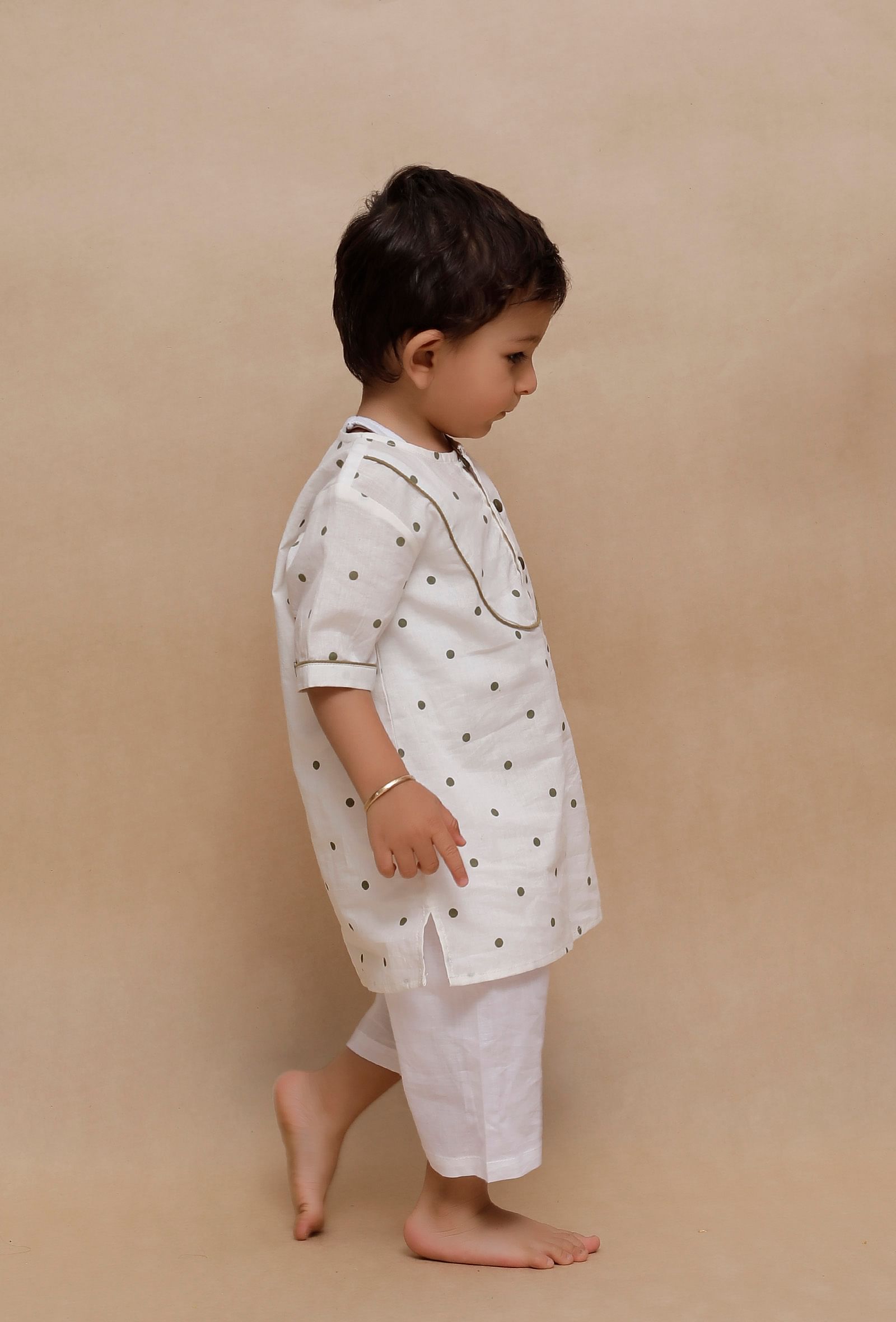 Set of 2: Off-White Polka Dot Printed Kurta Shirt and off-white Capri