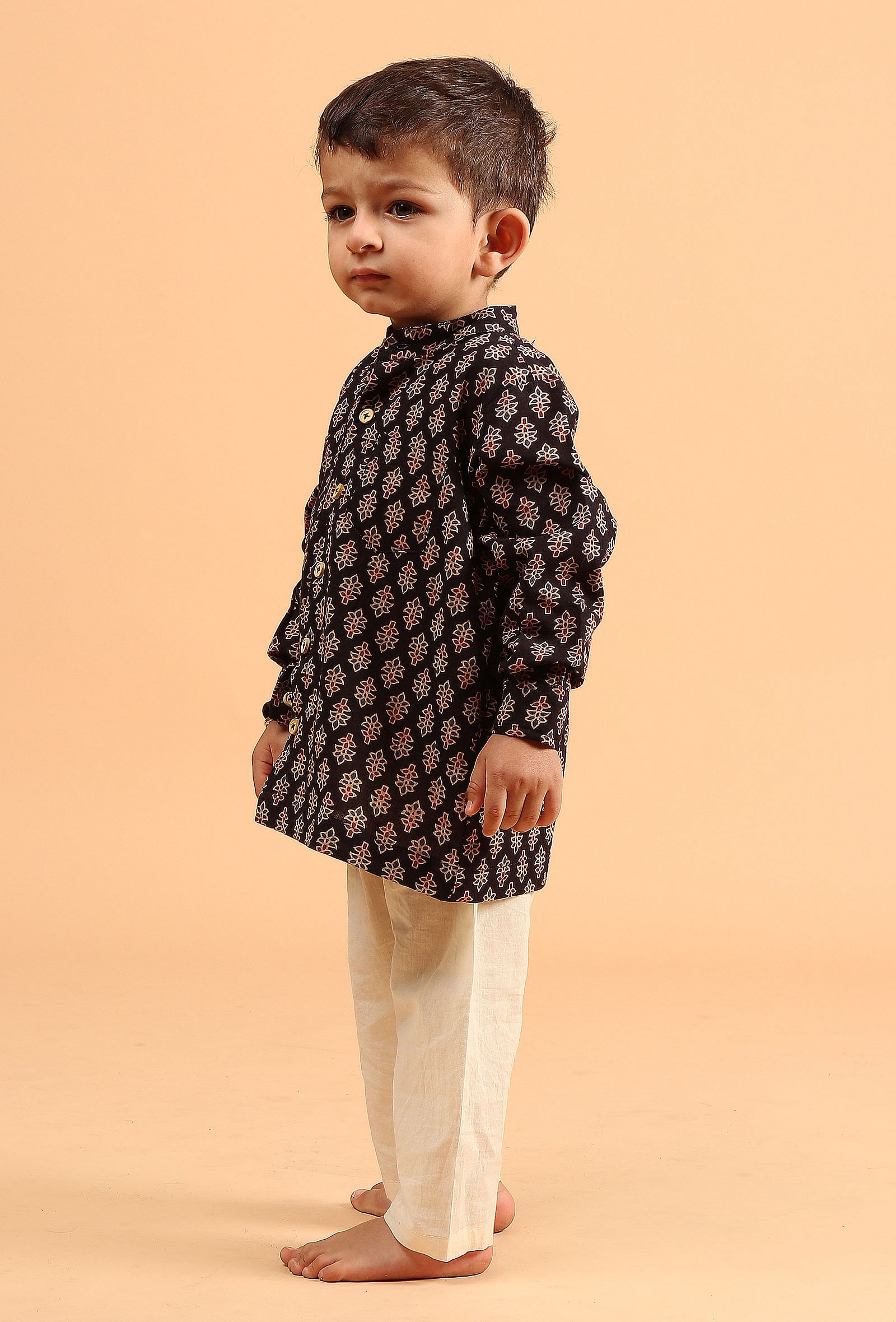 Set Of 2: Qalb Black Ajrakh Print Cotton Kurta & Off White Pyjama