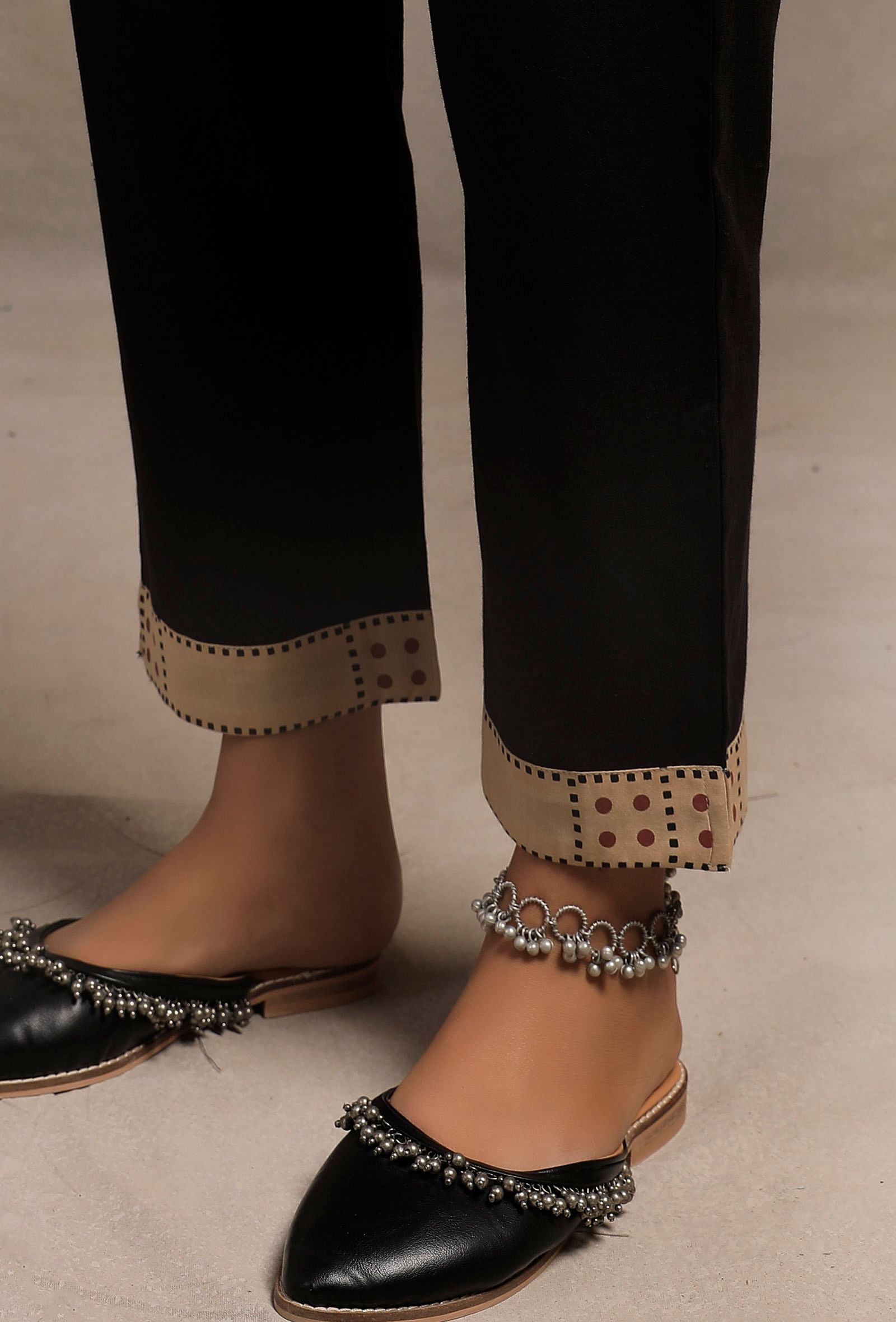 Black-Ecru Contrast Straight Narrow Fit Pants