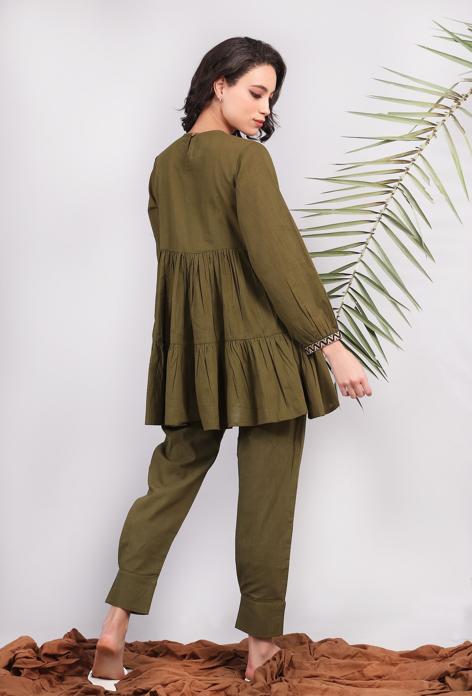 Set of 2: Olive Green Kantha Embroidered Kurta with Solid Olive Green Cuffed Pants