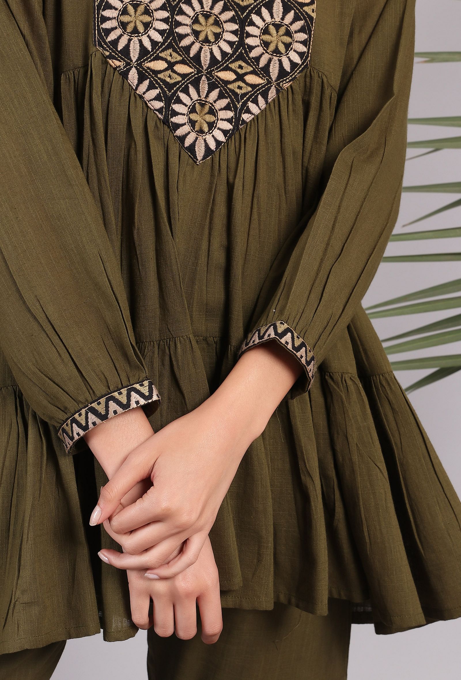 Set of 2: Olive Green Kantha Embroidered Kurta with Solid Olive Green Cuffed Pants