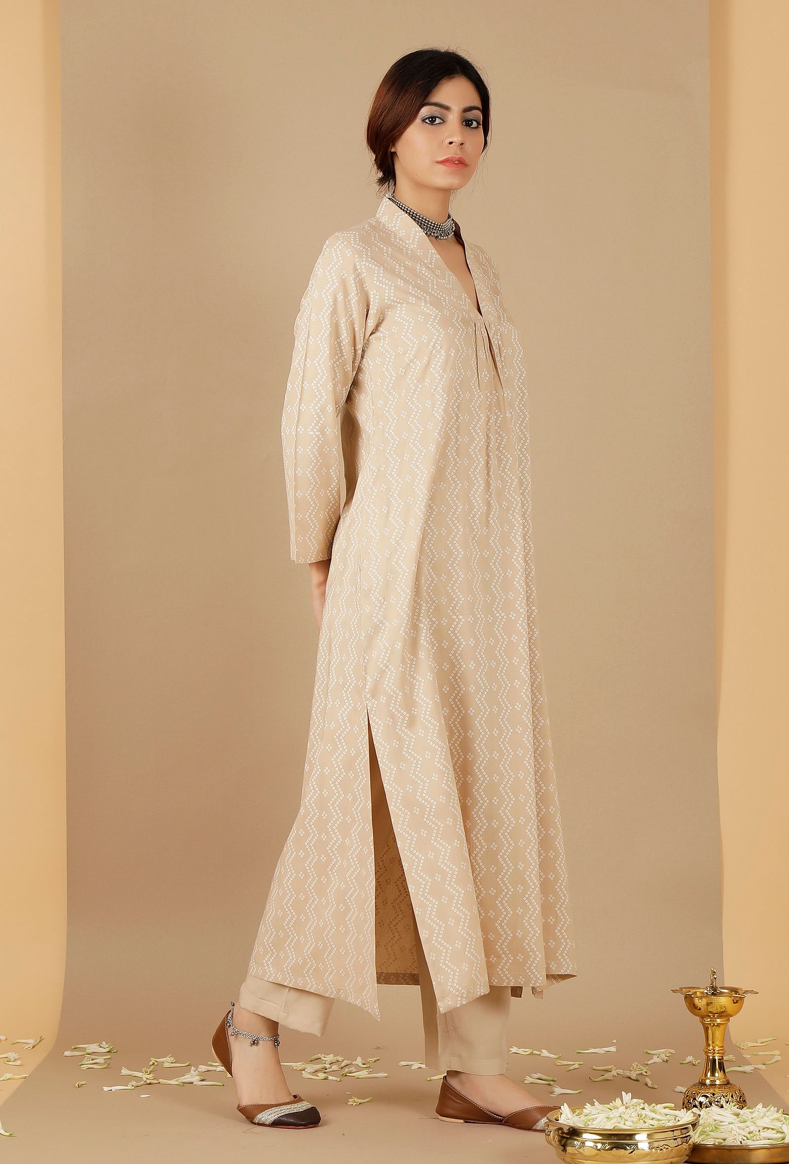 Set Of 2: Beige Gathered Kurta With Pockets & Straight Pants
