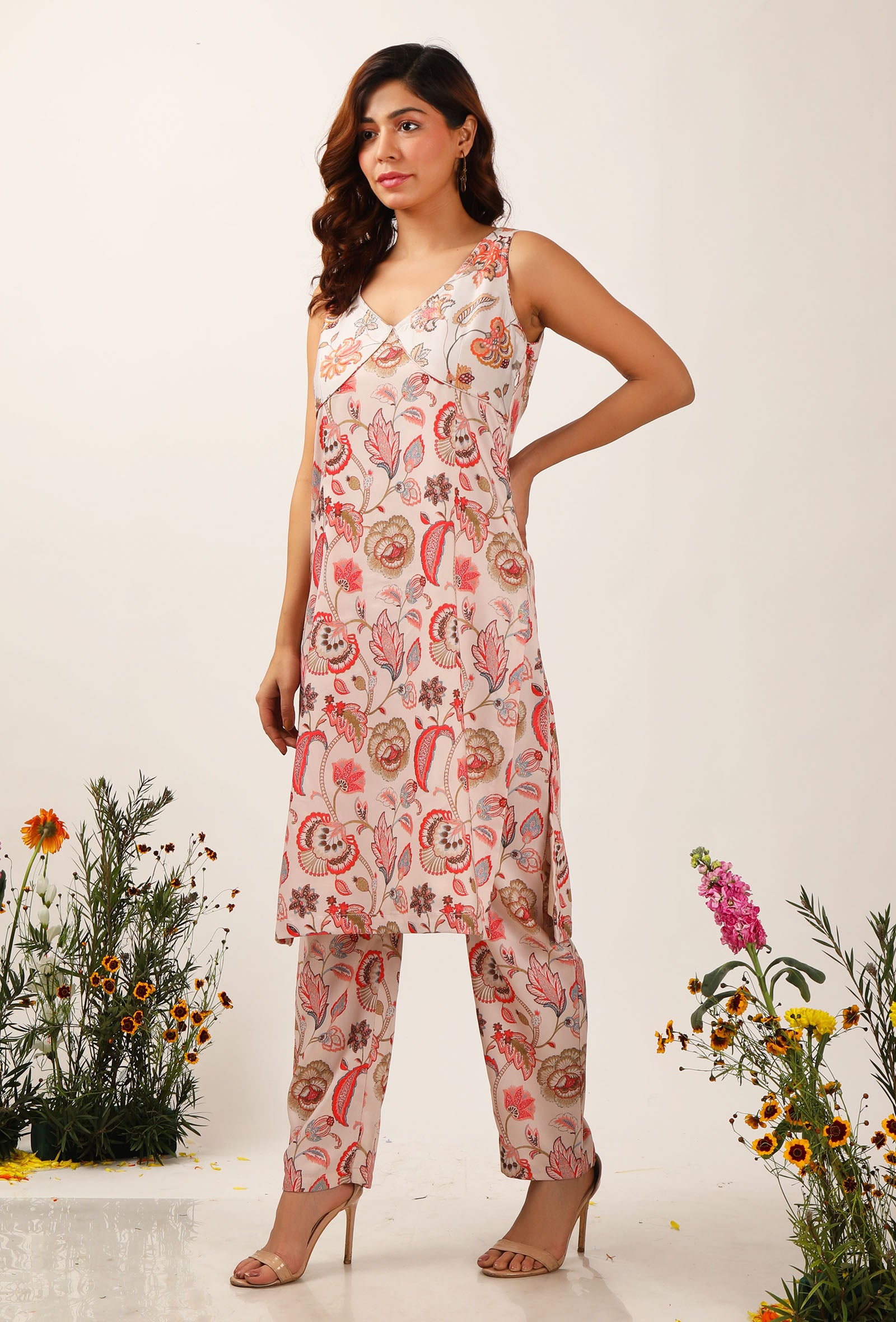 Ambi Floral Chintz Sleeveless Straight Kurta