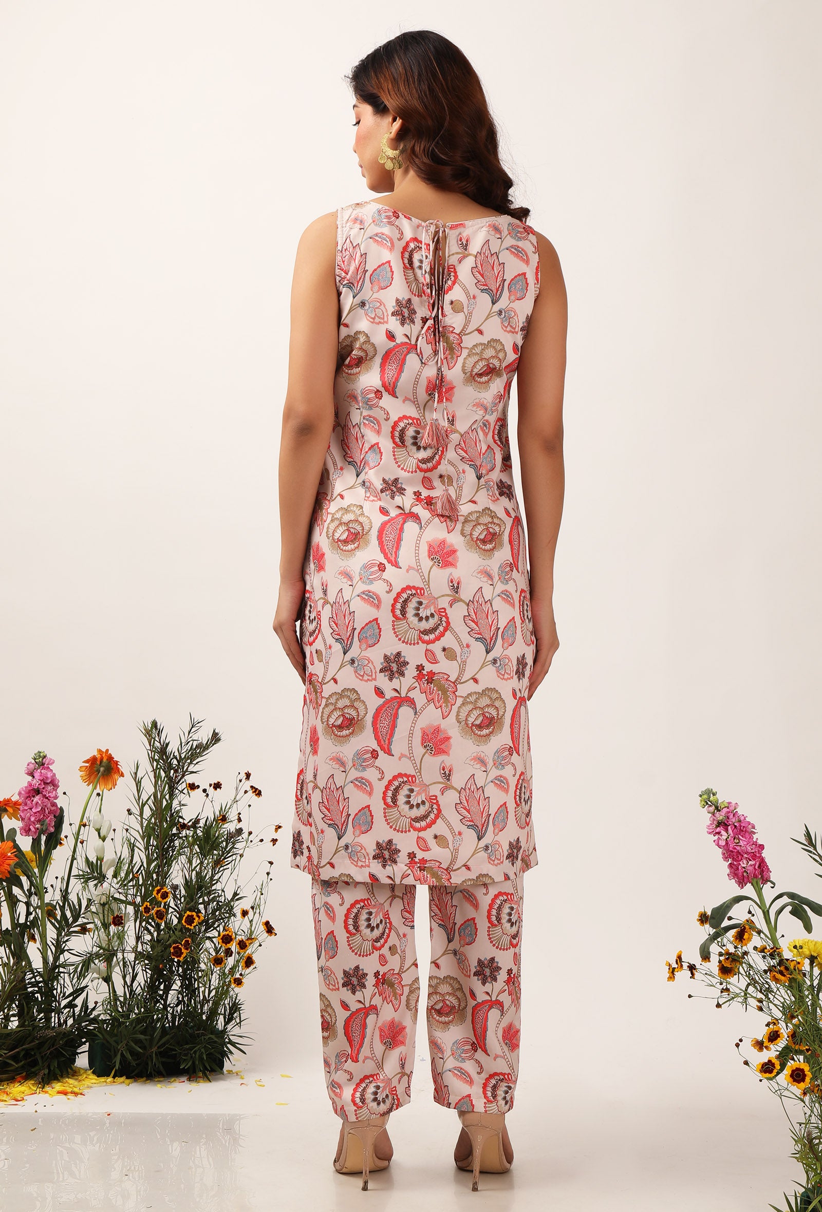 Ambi Floral Chintz Sleeveless Straight Kurta