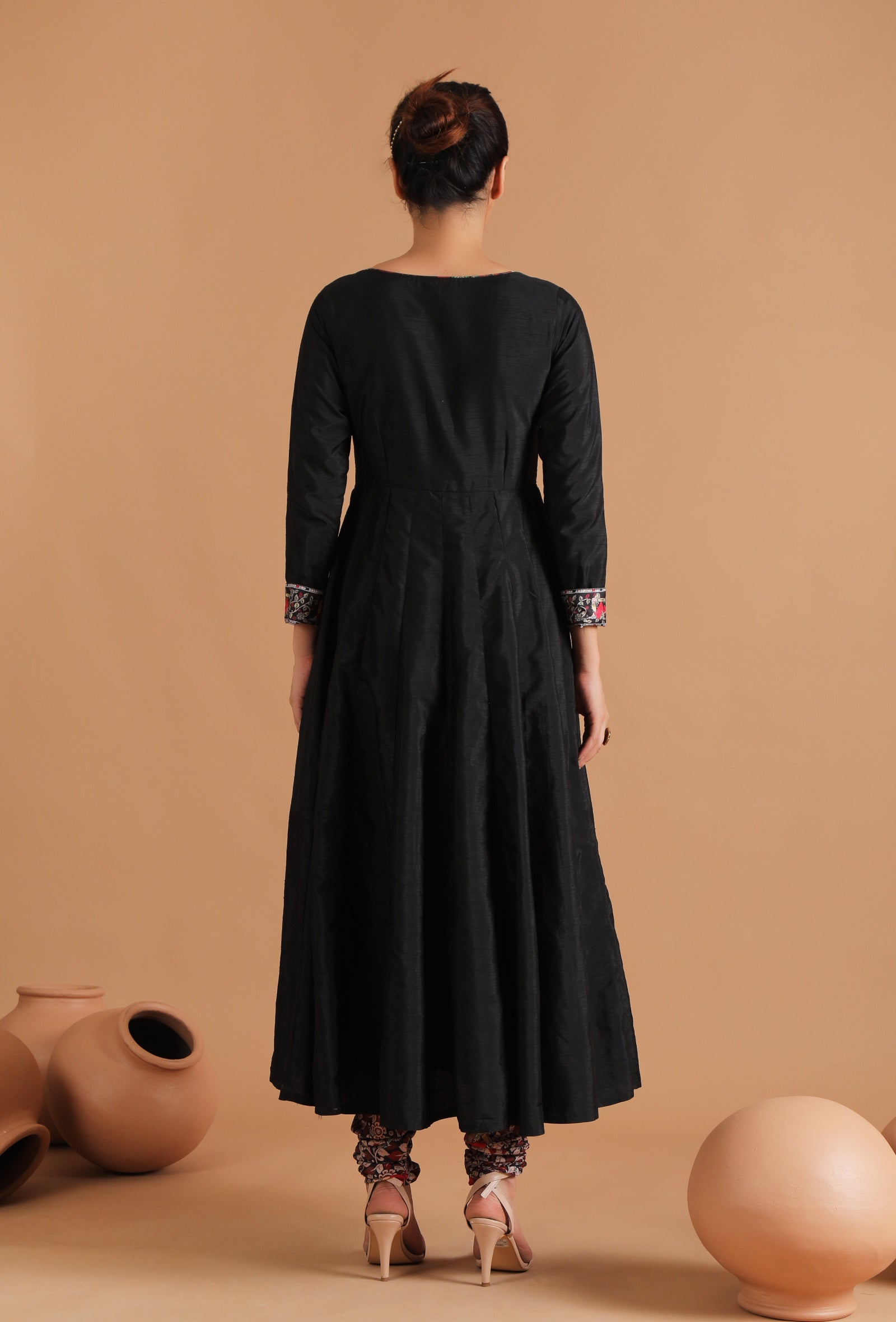 Aarna Solid Kalidar Kurta