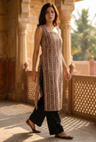 Set of 2: Baagh Printed Straight Kurta & Solid Black Cotton Pants