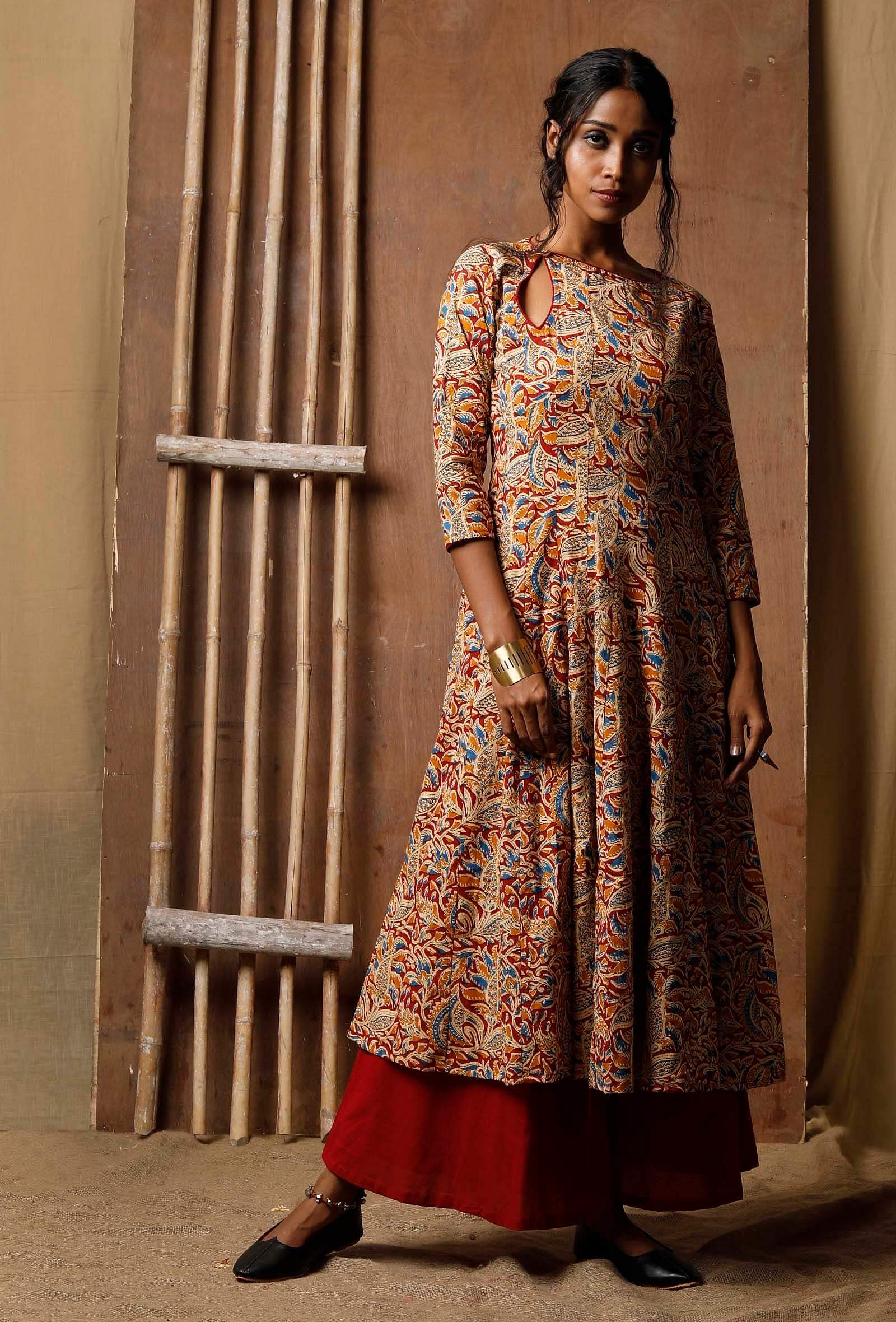 Model in kalidar Kalamkari cotton kurta showing front flare and keyhole neckline, paired with red bottoms