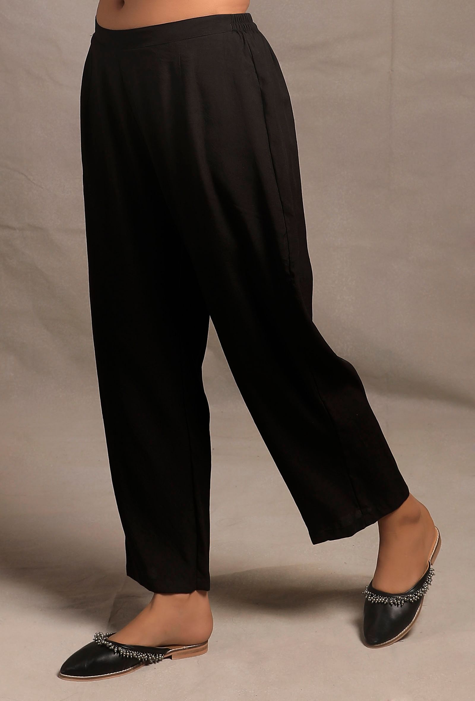Women Black Box Pockets Straight Pants at Rs 1083.00 | New Delhi| ID:  2852598673762