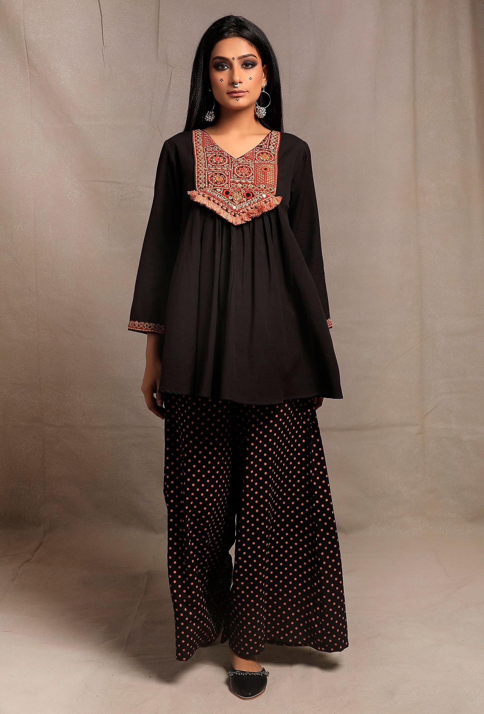 Hina Khan in Kalki Apricot Orange Short Kurta Suit In Cotton Silk With  Flared Palazzo Pants | Mehendi outfits, Dress indian style, Indian fashion  dresses
