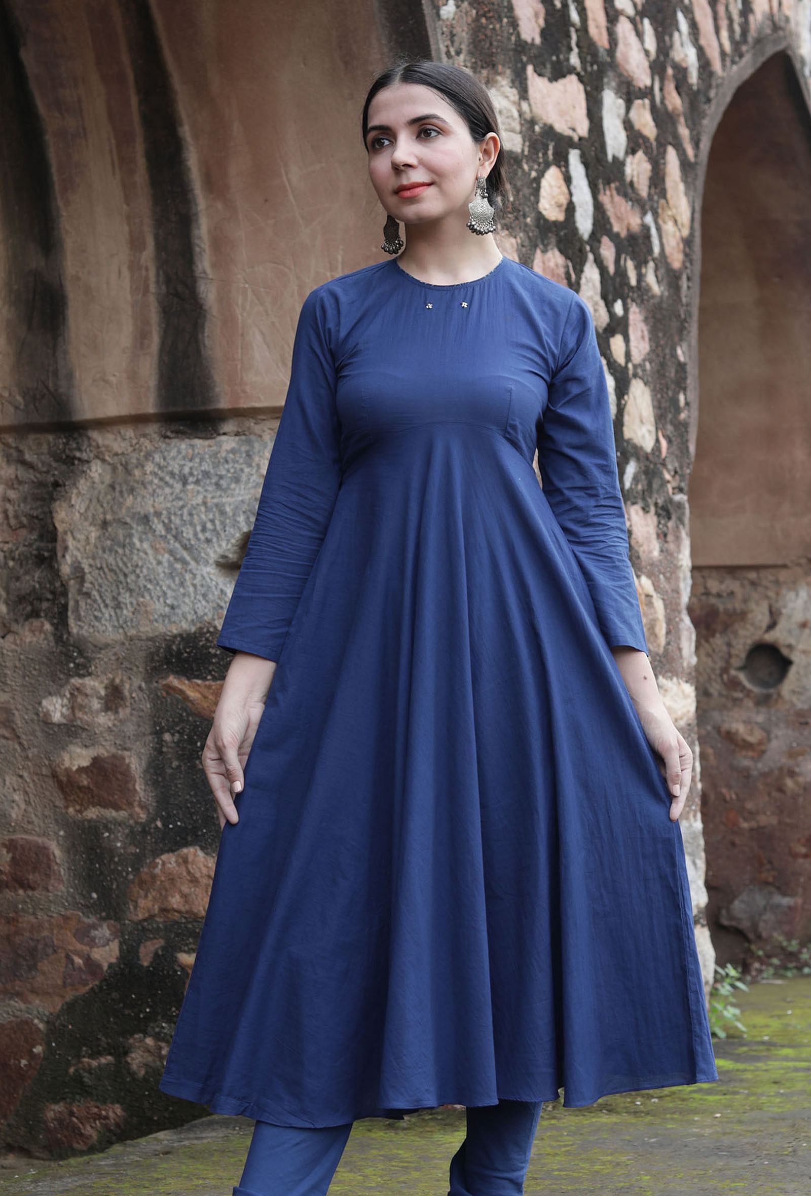 Quick Dry Sky Blue Half Sleeves V-neck Casual Wear Regular Fit Ladies Khadi  Cotton Plain Kurti at Best Price in Meerut | Kohinoor Khadi Collection