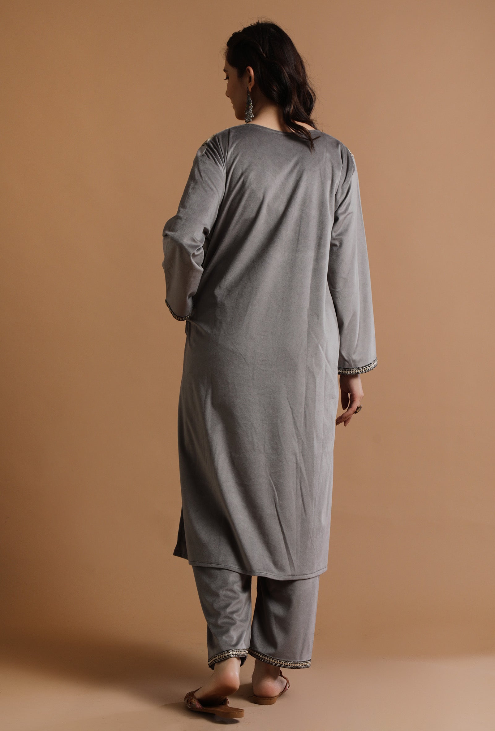 Set Of 3: Grey Kashmiri Tilla Embroidery Phiran With Pant and Dupatta-Free Size